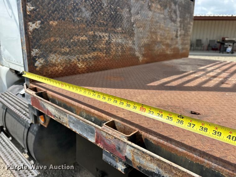 image for item EJ4365 1998 International  9100 flatbed truck