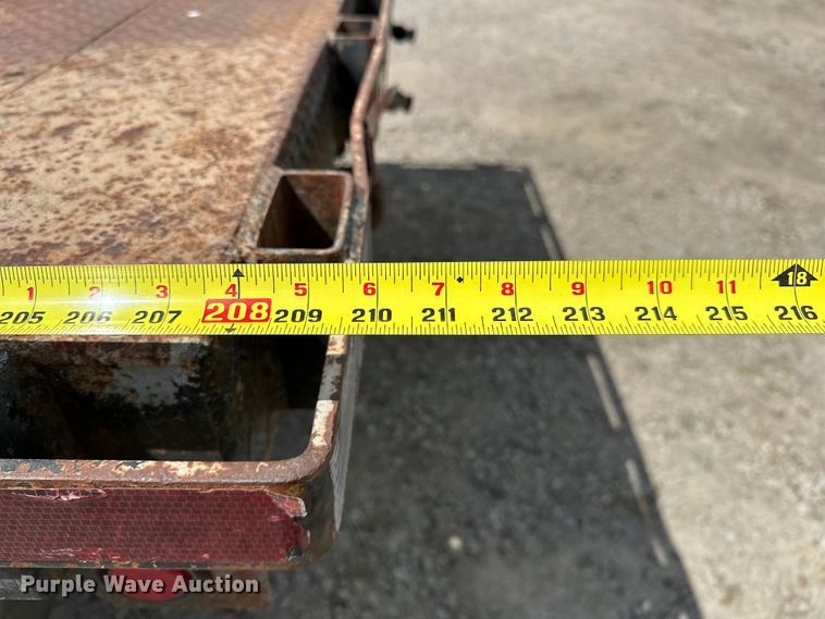 image for item EJ4365 1998 International  9100 flatbed truck