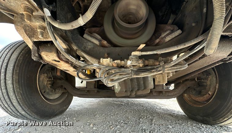 image for item EJ4365 1998 International  9100 flatbed truck