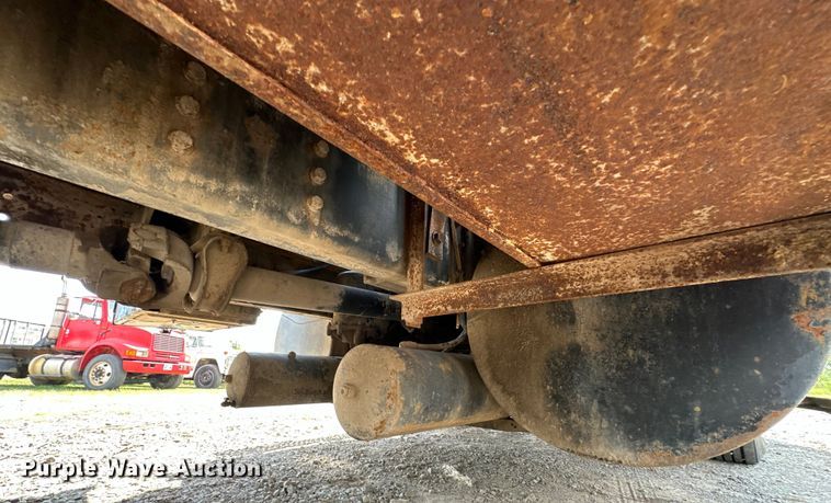 image for item EJ4365 1998 International  9100 flatbed truck