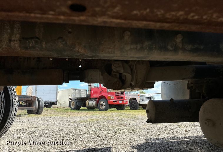 image for item EJ4365 1998 International  9100 flatbed truck