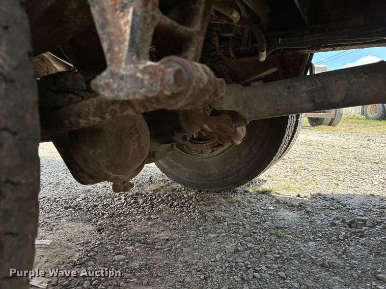 image for item EJ4365 1998 International  9100 flatbed truck