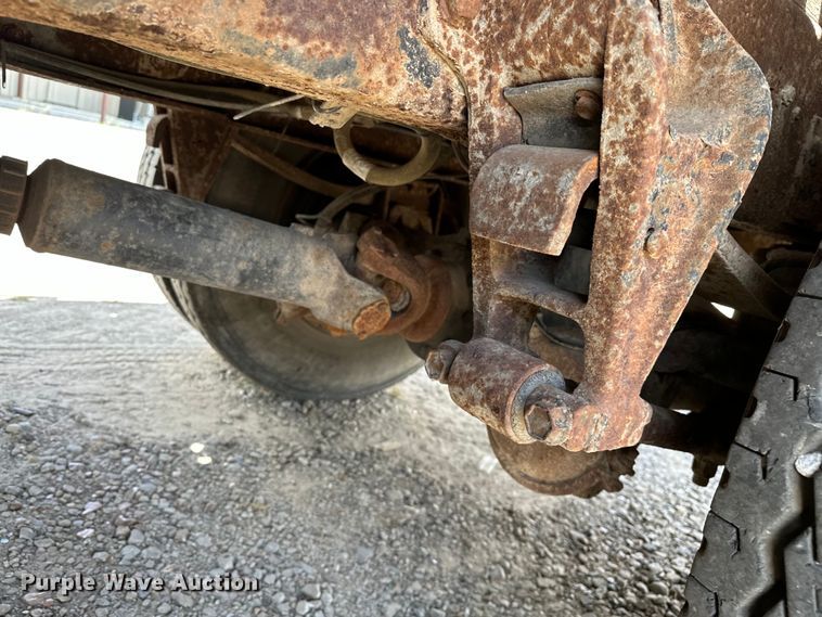 image for item EJ4365 1998 International  9100 flatbed truck