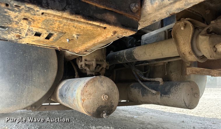 image for item EJ4365 1998 International  9100 flatbed truck