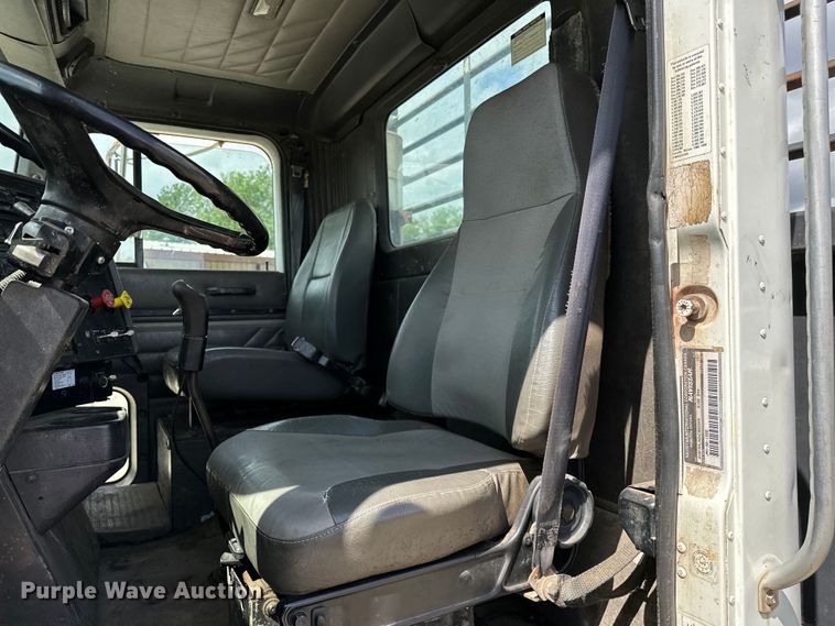 image for item EJ4365 1998 International  9100 flatbed truck