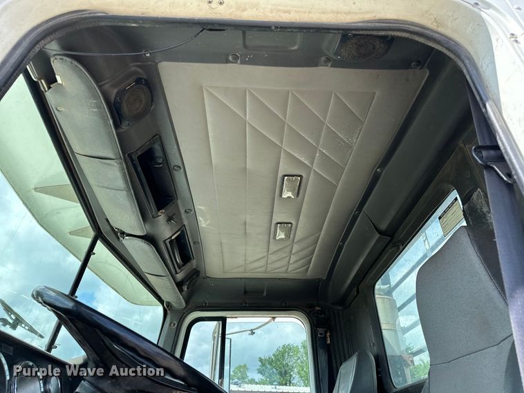 image for item EJ4365 1998 International  9100 flatbed truck