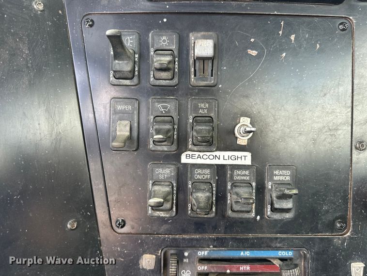 image for item EJ4365 1998 International  9100 flatbed truck