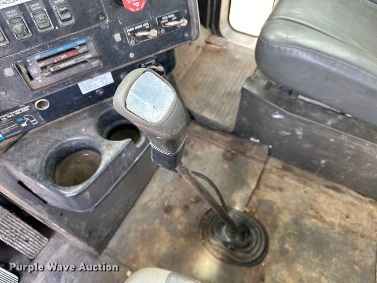 image for item EJ4365 1998 International  9100 flatbed truck