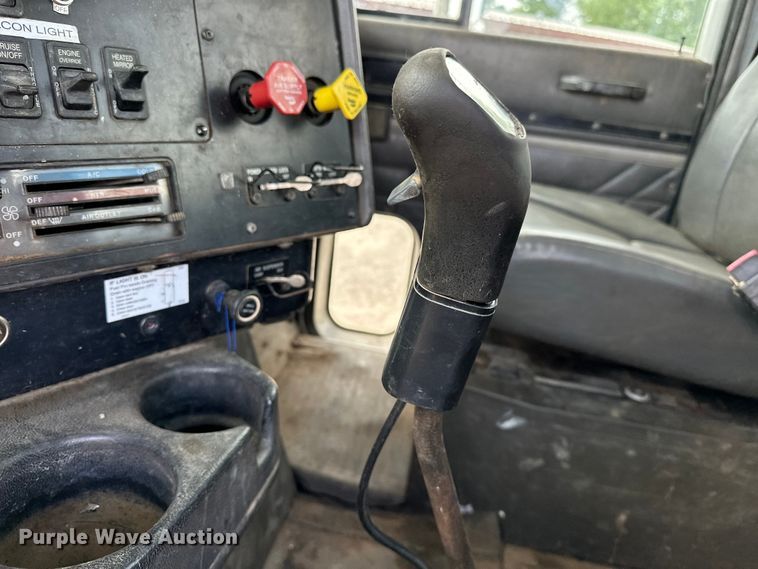 image for item EJ4365 1998 International  9100 flatbed truck