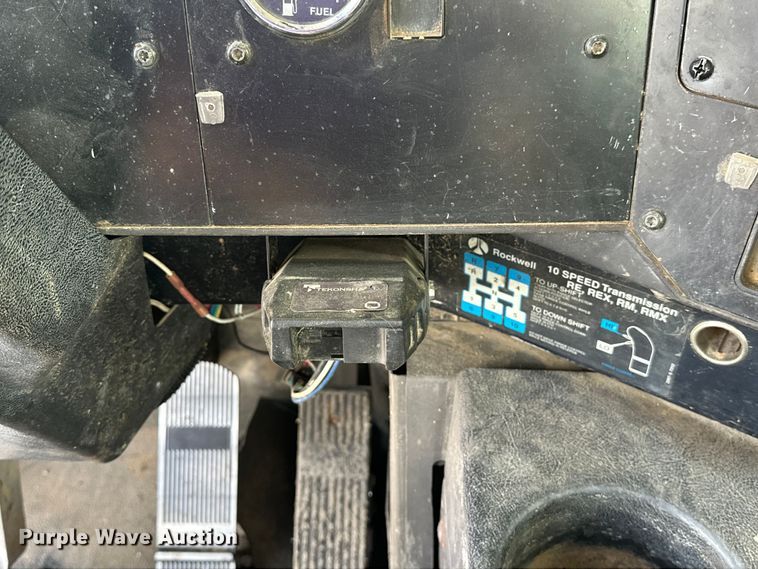 image for item EJ4365 1998 International  9100 flatbed truck