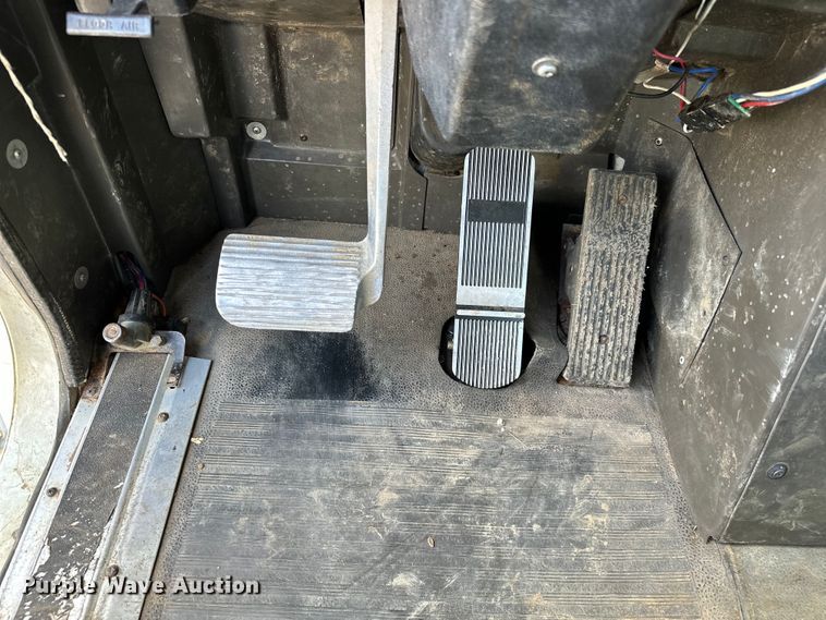 image for item EJ4365 1998 International  9100 flatbed truck