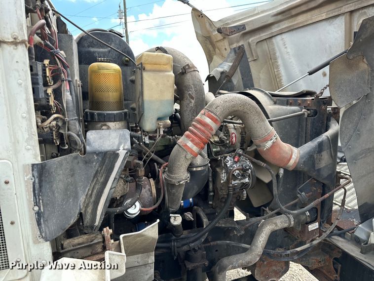 image for item EJ4365 1998 International  9100 flatbed truck