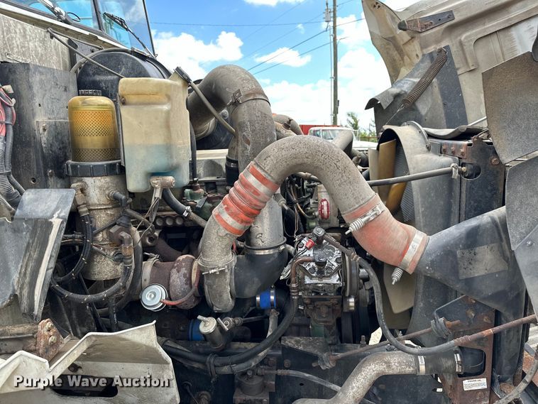 image for item EJ4365 1998 International  9100 flatbed truck