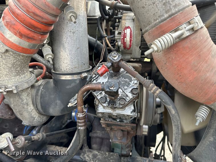 image for item EJ4365 1998 International  9100 flatbed truck