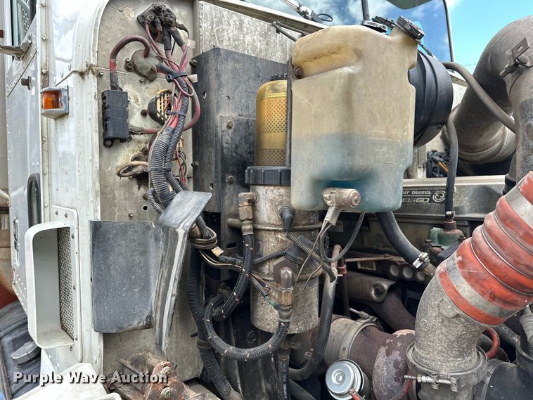 image for item EJ4365 1998 International  9100 flatbed truck