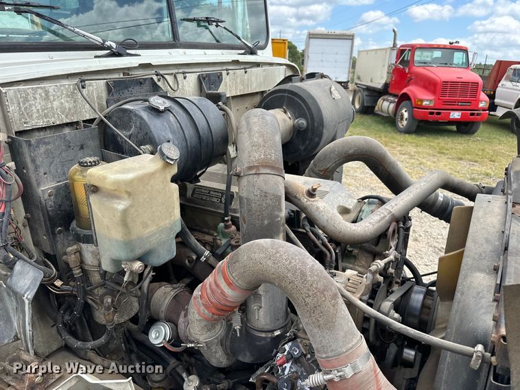 image for item EJ4365 1998 International  9100 flatbed truck