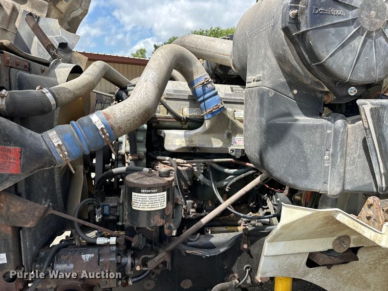 image for item EJ4365 1998 International  9100 flatbed truck