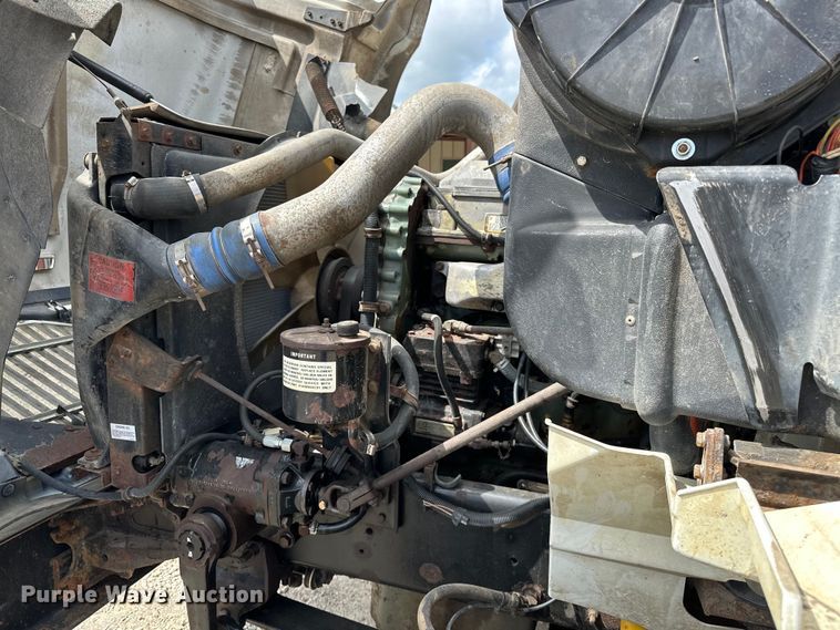 image for item EJ4365 1998 International  9100 flatbed truck