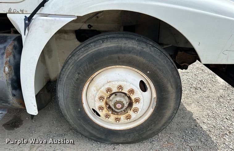 image for item EJ4365 1998 International  9100 flatbed truck