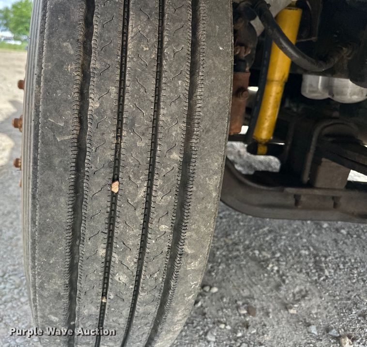 image for item EJ4365 1998 International  9100 flatbed truck