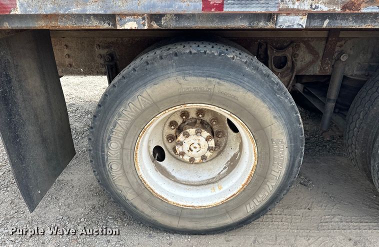 image for item EJ4365 1998 International  9100 flatbed truck