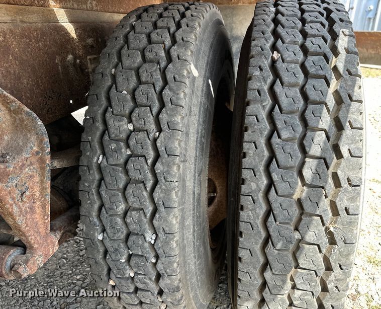 image for item EJ4365 1998 International  9100 flatbed truck