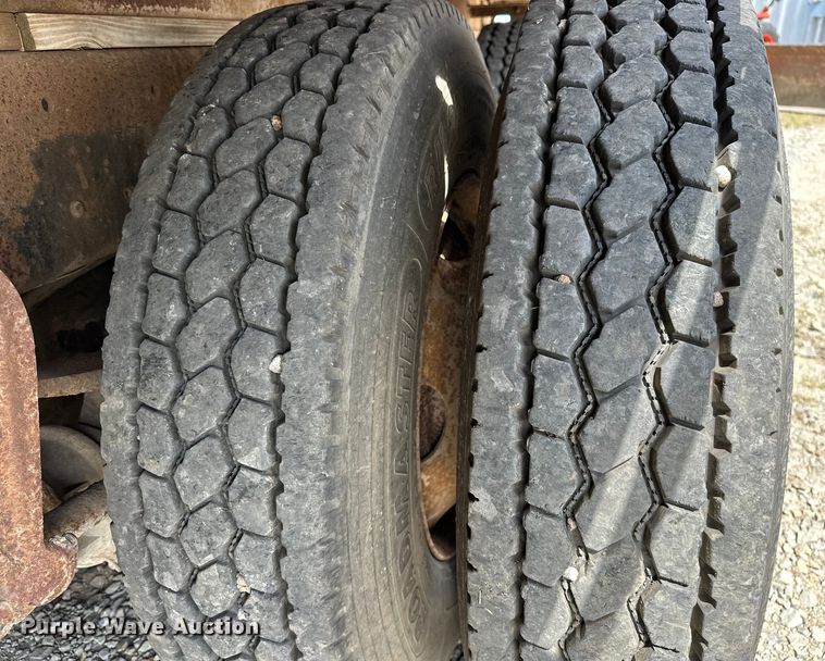 image for item EJ4365 1998 International  9100 flatbed truck