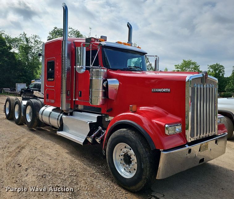 image for item EJ5513 2016 Kenworth  W900 semi truck