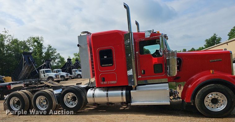 image for item EJ5513 2016 Kenworth  W900 semi truck