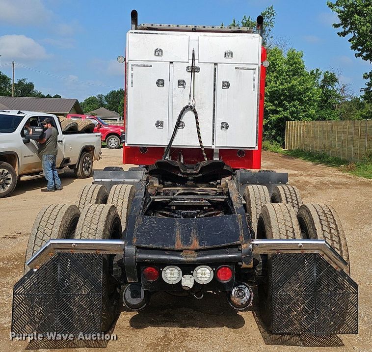 image for item EJ5513 2016 Kenworth  W900 semi truck