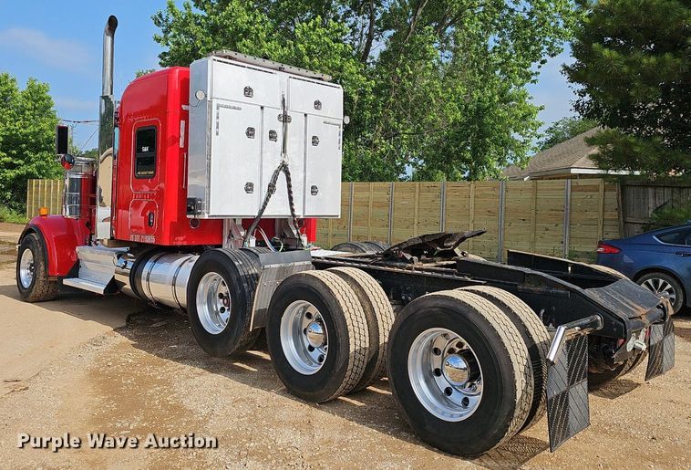 image for item EJ5513 2016 Kenworth  W900 semi truck