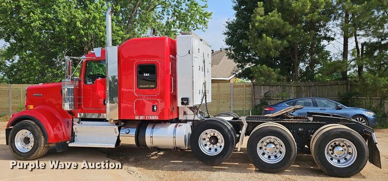 image for item EJ5513 2016 Kenworth  W900 semi truck