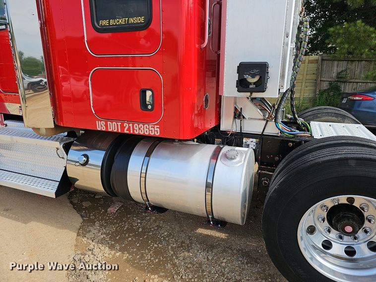 image for item EJ5513 2016 Kenworth  W900 semi truck