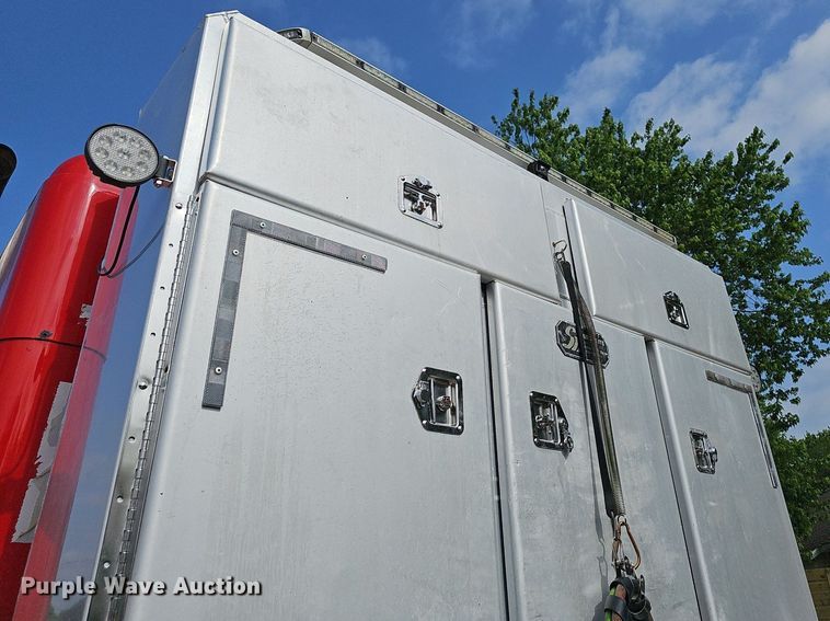 image for item EJ5513 2016 Kenworth  W900 semi truck