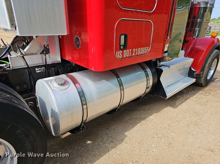 image for item EJ5513 2016 Kenworth  W900 semi truck