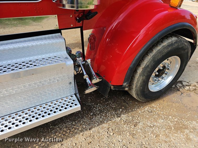 image for item EJ5513 2016 Kenworth  W900 semi truck