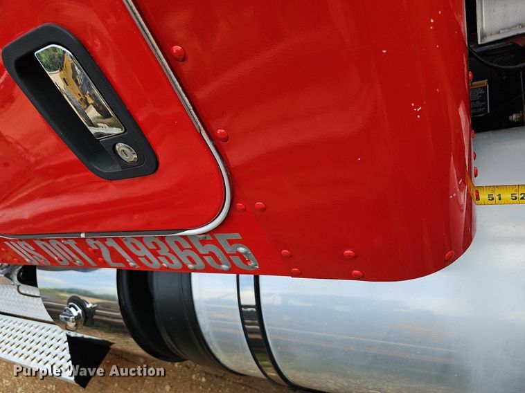 image for item EJ5513 2016 Kenworth  W900 semi truck