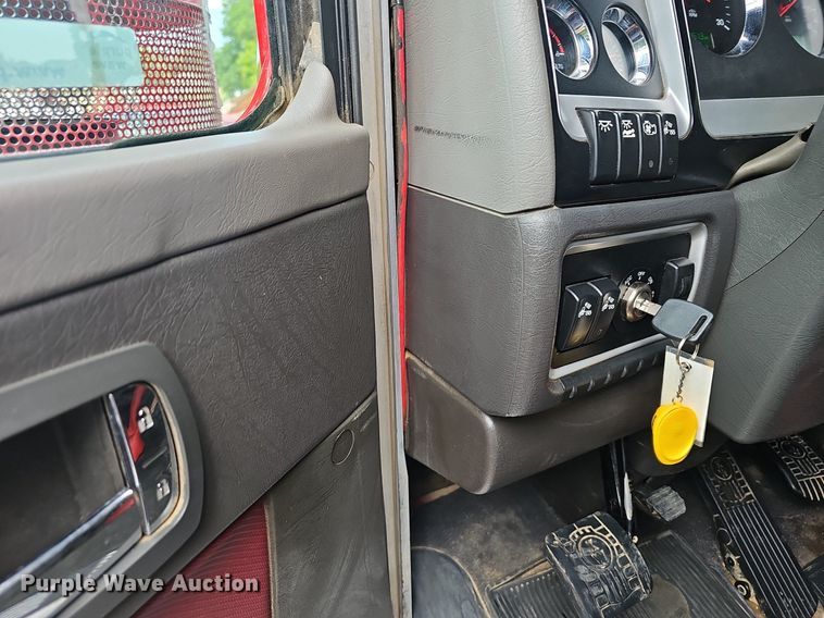 image for item EJ5513 2016 Kenworth  W900 semi truck