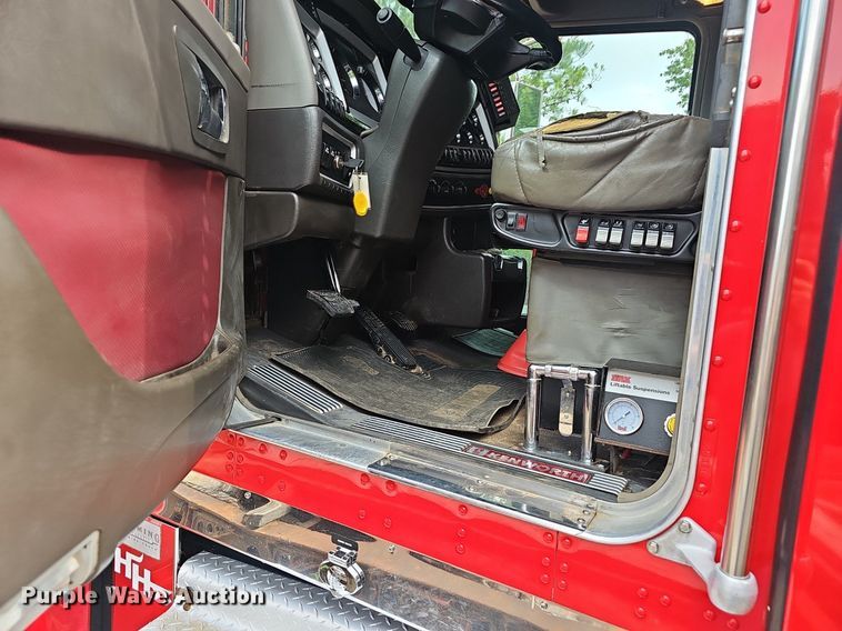 image for item EJ5513 2016 Kenworth  W900 semi truck