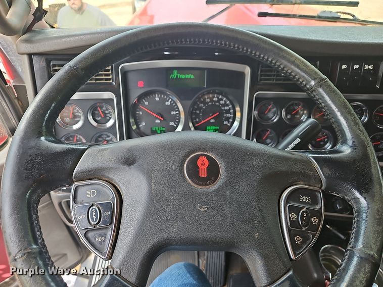 image for item EJ5513 2016 Kenworth  W900 semi truck