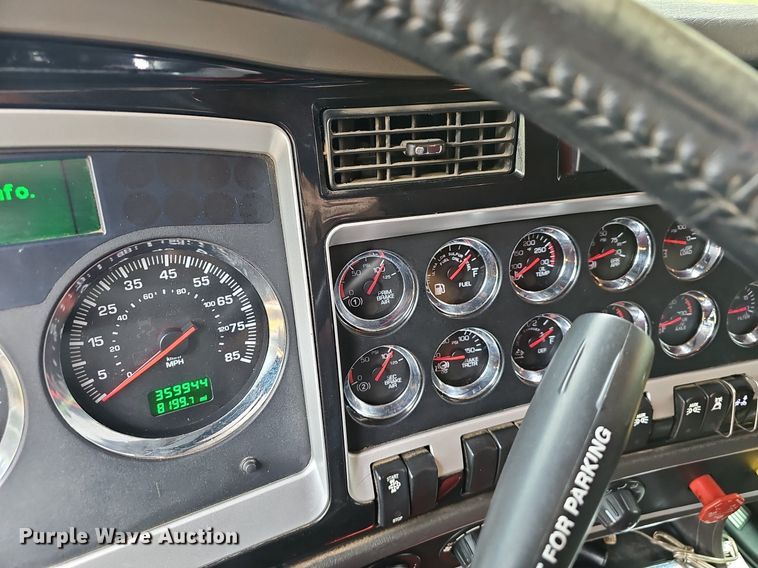 image for item EJ5513 2016 Kenworth  W900 semi truck