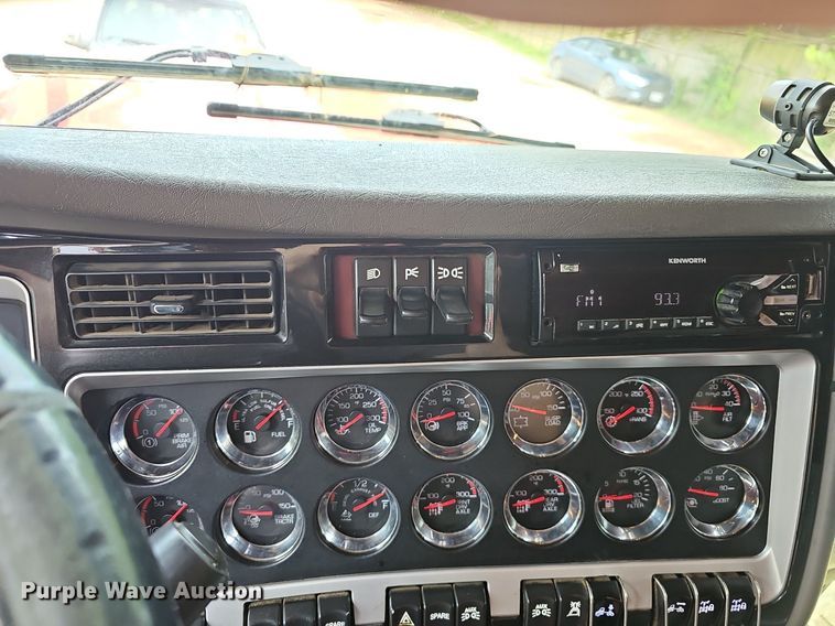 image for item EJ5513 2016 Kenworth  W900 semi truck