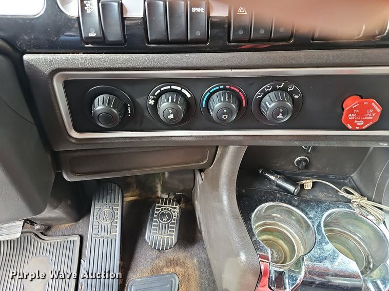 image for item EJ5513 2016 Kenworth  W900 semi truck