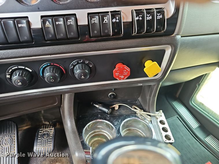 image for item EJ5513 2016 Kenworth  W900 semi truck