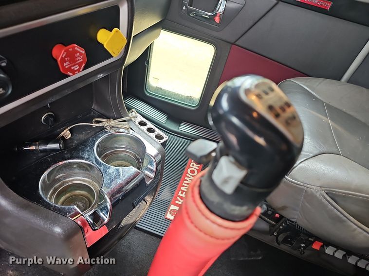 image for item EJ5513 2016 Kenworth  W900 semi truck