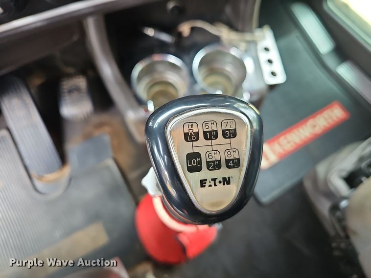 image for item EJ5513 2016 Kenworth  W900 semi truck