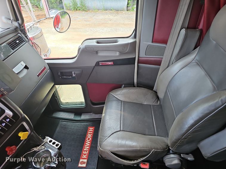 image for item EJ5513 2016 Kenworth  W900 semi truck