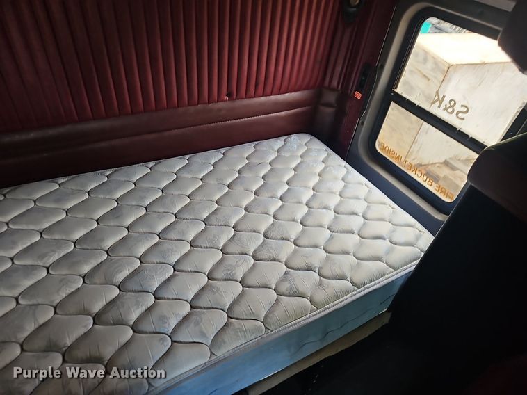 image for item EJ5513 2016 Kenworth  W900 semi truck