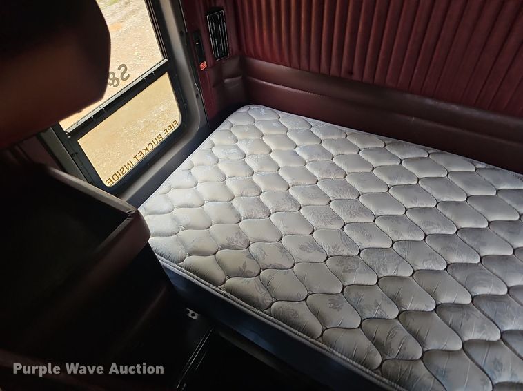 image for item EJ5513 2016 Kenworth  W900 semi truck