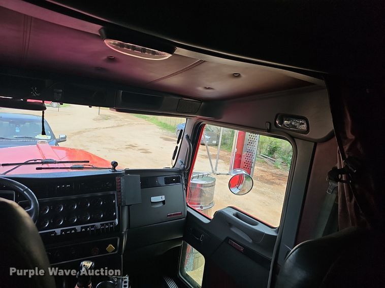 image for item EJ5513 2016 Kenworth  W900 semi truck